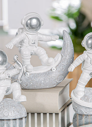 Set Figurine Decorative Astronaut Galaxy, Alb si Argintiu