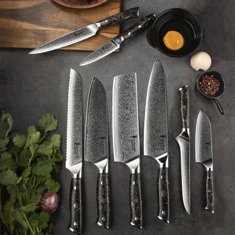 Set de 8 Cutite Premium Damascus cu Manere cu Aspect de Fibra de Carbon și Folie Aurie
